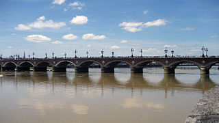 Bordeaux Le pont de Pierre sur la Garonne (by Maarten Sepp)